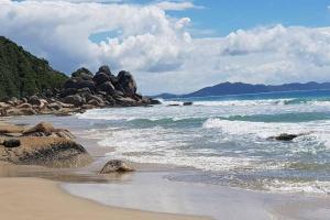 Apto 2 Quartos sendo 1 Suíte bem localizado - 0147