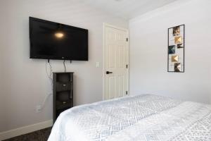 Walk-In - Pond View - Golf Nearby - Close To 76 Strip - FREE TICKETS INCLUDED - GS34-15