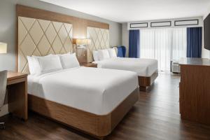 Queen Room with Two Queen Beds room in Grand Hilton Head Inn Ascend Hotel Collection