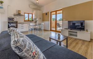 4 Bedroom Cozy Home In Barbariga 