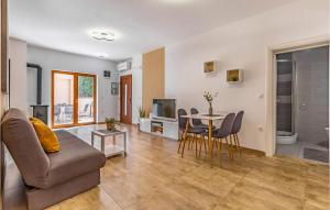 4 Bedroom Cozy Home In Barbariga