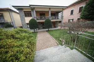 Relaxing by the Lake - Ispra