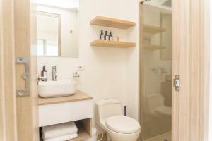 CB1429 Suite 180º Airport and Sea View in Crespo