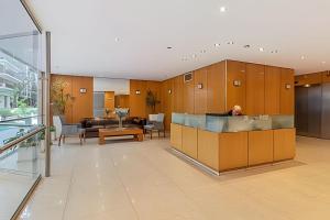 Arenales: Modernos Apartamentos con Piscina y Seguridad 24Hs. en Recoleta