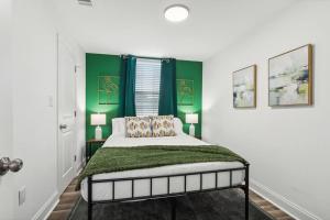 Chic 5BR Oasis in NOLAs Heart