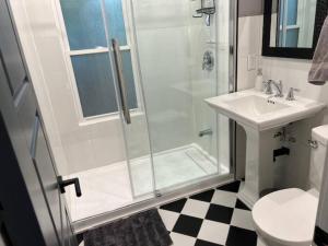 Luxury and comfy Home in Niagara Falls- 28 nights minimum Stay
