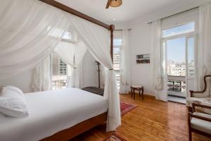 3BR Suliman khan, Downtown Sunny Hideaway Vintage, 7 Balconies