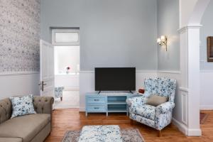 3BR Suliman khan, Downtown Sunny Hideaway Vintage, 7 Balconies