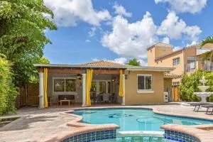 Miami House - Heated Pool - Family Vacation - Princeton