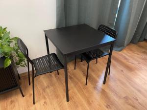 Apartment YELLOW ROSE, Perfect Location with Free Parking, 24h Checkin & Balcony