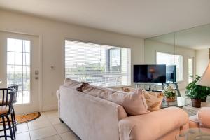 3 Mi to Ocean Riverfront Apartment in Vero Beach!