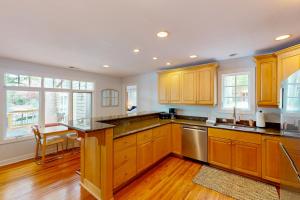 Bears Den at Acorn Dr.