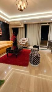 شقه بالمعادي مطله علي النيل موقع وفيو متميز