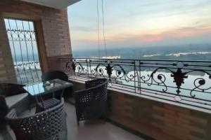 شقه بالمعادي مطله علي النيل موقع وفيو متميز