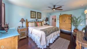 Villa Cubana by Last Key Realty