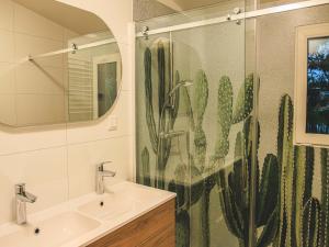 Modern holiday home with terrace