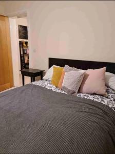 The Lakes Luxury 2 Bedroom Apartment Near Bluewater