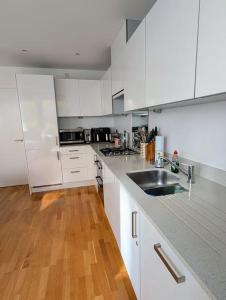 Modern East London Apt, 3 bedrooms, 2 Bathrooms