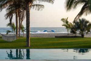 Oceanfront House 1 - La Flia