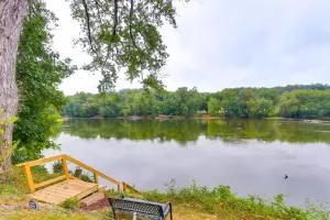 Peaceful Riverfront Retreat with Yoga and Art Studio! - Bolivar