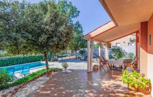 3 Bedroom Lovely Home In Barbariga