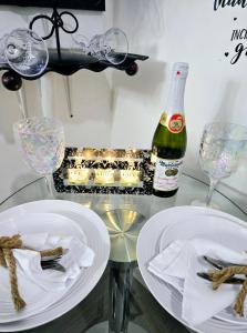 Private Cozy 1Br Basement Suite Perfect for Couple! With Date Bar for 2! Self Check-in, Private Parking