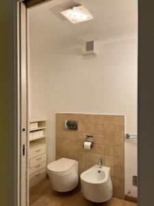 Maison under the towers