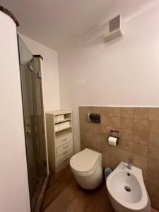 Maison under the towers