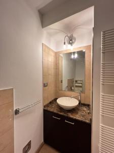 Maison under the towers