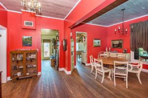 Fischer Farmhouse (Pet friendly)