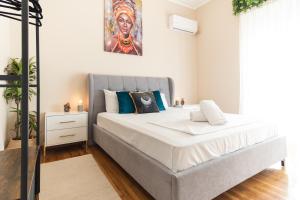 The Aristocratic House