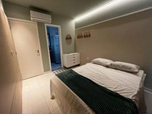 Flat Muro Alto Condomínio Clube