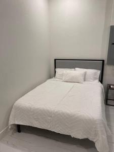 Casa Blanca Studio with Washer Dryer