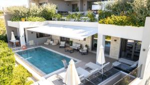 Seafront villas I "Free" Heated pools & 100m to Sea