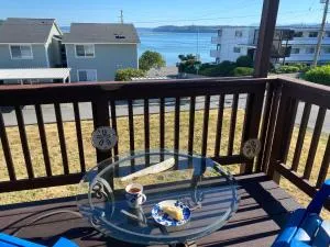 View WD Downtown Harbor R and R - Оук-Харбор