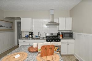 3 Bed Spacious 1st Floor Apt at Tremont