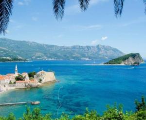 Super Cute Home With Sea & Montain View, Pool, Sauna, HotTube, Steaming, Gym, Garden and More