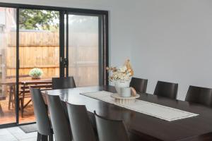 Hearthstone Haven - Spacious Beachside Group Getaway