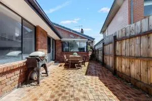 Hearthstone Haven - Spacious Beachside Group Getaway - 安全海滩