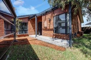 Hearthstone Haven - Spacious Beachside Group Getaway