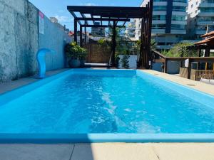 Residencial com Piscina e Jacuzzi com vista para a Natureza
