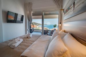 Seaside luxury villa with a swimming pool Razanj, Rogoznica - 23572