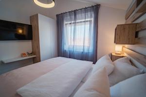 Seaside luxury villa with a swimming pool Razanj, Rogoznica - 23572