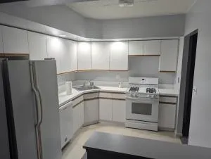 Room in Fresh Meadows - Utopia