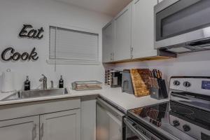 NEW Montrose Gem! Central to Museum District & Downtown Houston