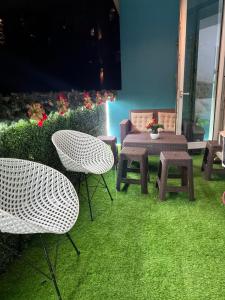 DT SUITES AND RESORTS at Azure Paranaque