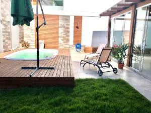 Mansão quadra da praia - Praia de Baixo - Pinheira - Пінєйра