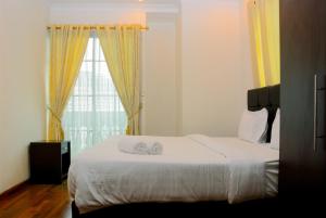 Modern 2BR at The Belleza Apartment By Travelio