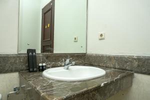 Comfy 1BR at Belleza Apartment By Travelio