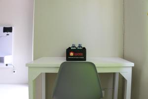 Simply Look Studio Room at Mont Blanc Bekasi Apartment By Travelio